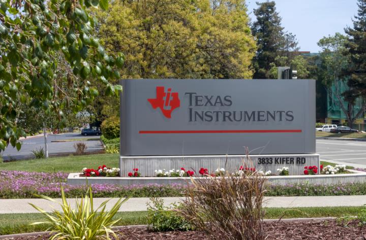 【美股研究報告】德儀23Q3汽車市場銷售表現良好，然工業市場需求尚未回溫，股價下跌提供好的進場時機？