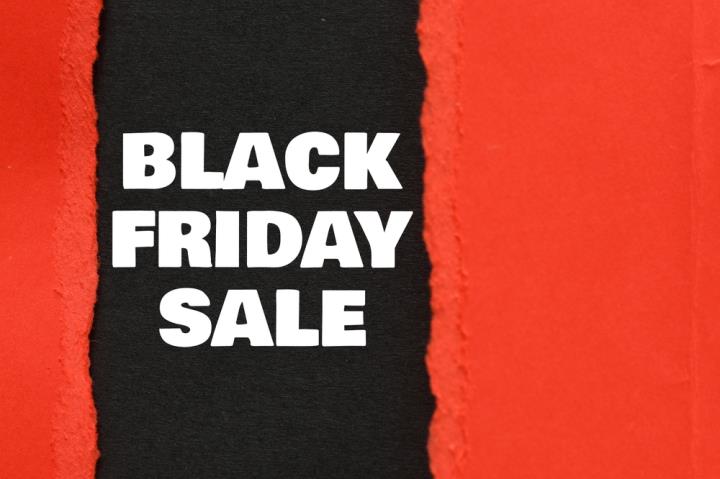 【美股新聞】美國Black Friday創下線上購物新高,Adobe Analytics稱網購花費達到98億美元!