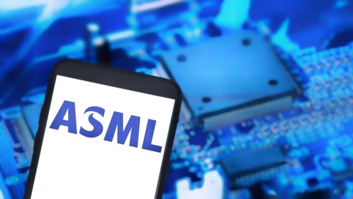 【美股新聞】荷蘭政府與ASML協商，防止公司外移？！