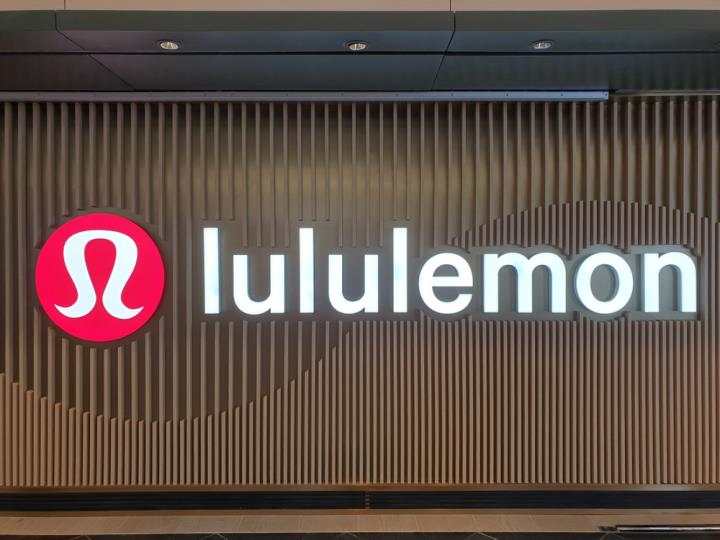 【美股新聞】Lululemon假日收益超預期，北美市場增長疲軟，股價下跌10％！
