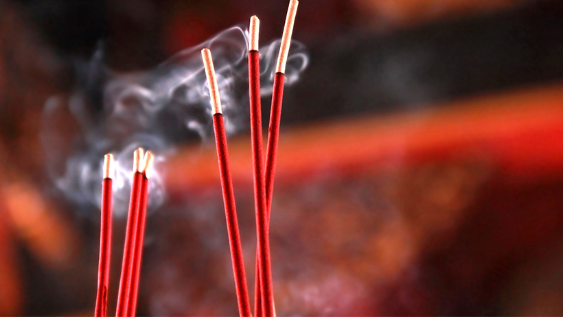 感冒兩週，到大醫院看病仍沒用！喝下香灰病竟好了？原來都是...