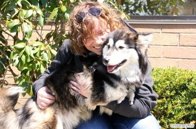 這隻狗狗本來要被送去安樂死，是最新科技發明改變他的命運.....