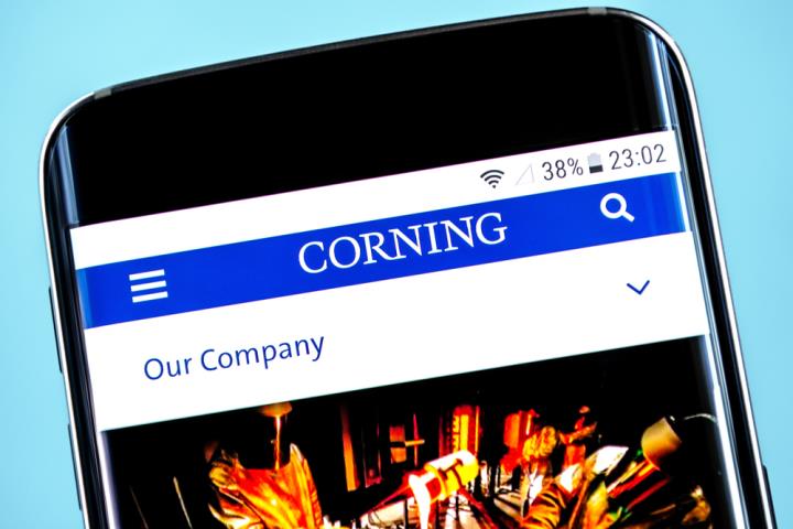 【美股新聞】AI熱潮推動康寧大漲超過11%,未來營收具強勁成長潛力!