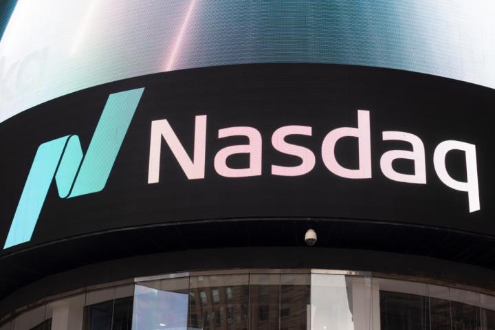 【美股新聞】美超微進軍納指,沃爾格林遭淘汰!