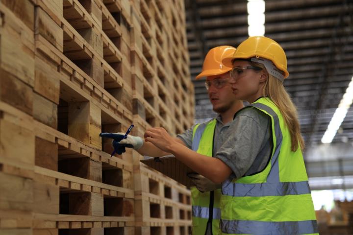 【美股新聞】美製造業訂單持續下滑，需求疲軟是否預示經濟隱憂？