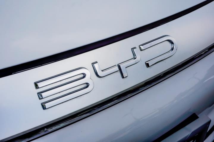 【美股新聞】比亞迪開拓東南亞市場,泰國首座電動車工廠啟用!