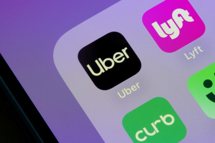 【美股新聞】特斯拉延後Robotaxi發布,Uber和Lyft鬆一口氣