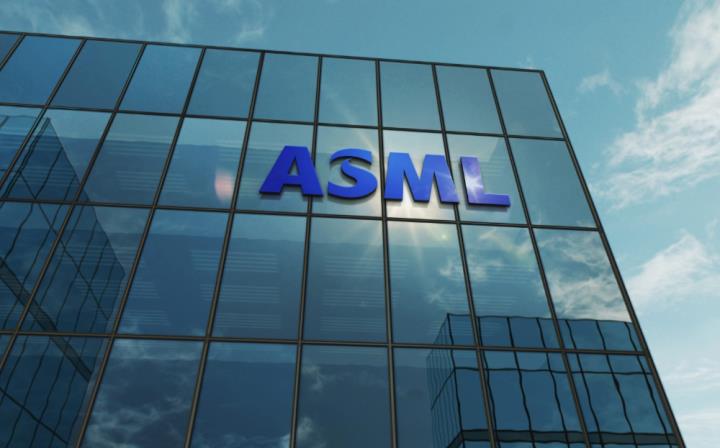 【美股新聞】ASML 受益於 AI 晶片熱潮，淨訂單增長 24％