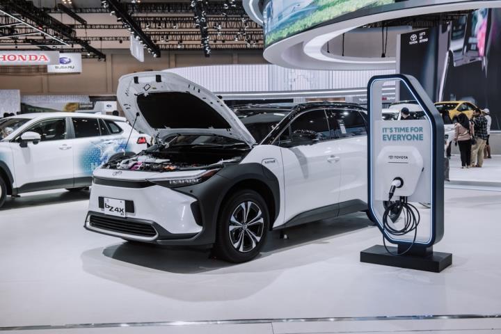 【美股新聞】Toyota 加入IONNA 充電網，合作車廠市占率近 43％
