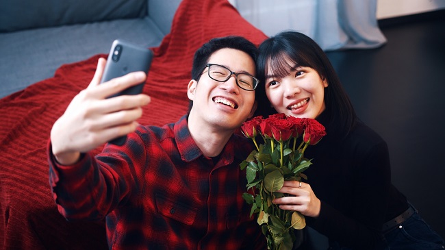 越渴望「親密關係」的人，越容易被騙錢！有錢可以得到婚姻，但買不來真感情…你認同嗎？