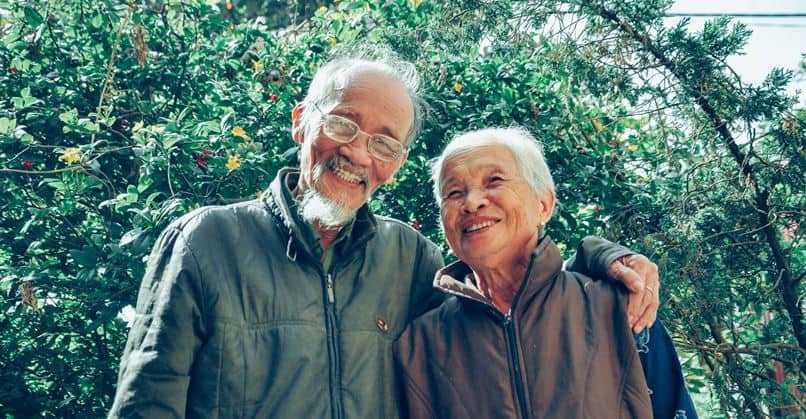 如果有一天，生你養你的兩個人走了… 就再也沒有誰 會一生一世把你放在心上了… （把握當下）
