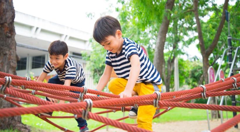 史丹佛最新發現：普通孩子和「學霸」的差距，要看有沒有「養出」這 1種思維！