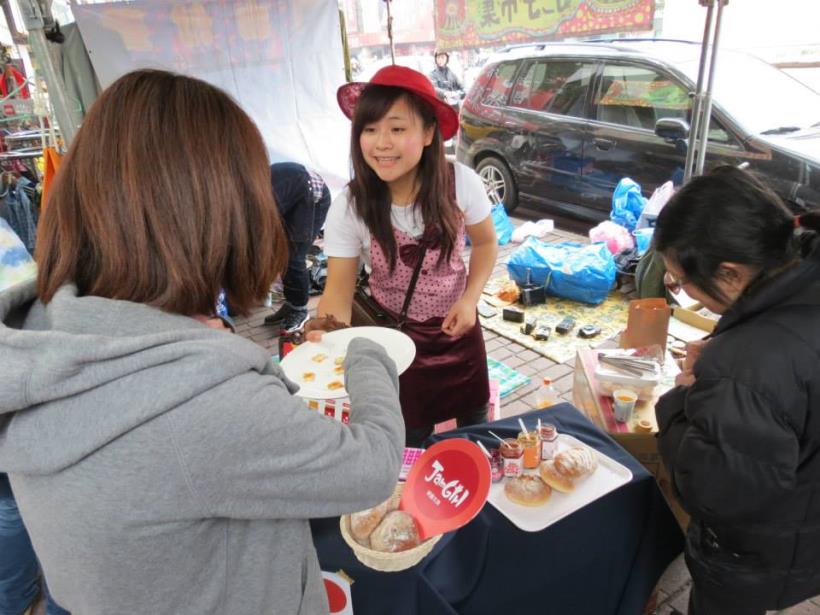 83年次陳沛蓉 不顧大家反對，休學跑到台南 捲褲管下田，為農民做 這件事，讓台灣人吃到流淚！why？