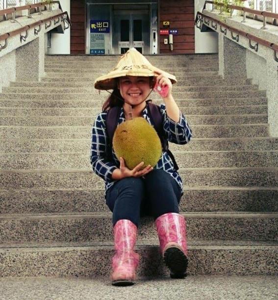 83年次陳沛蓉 不顧大家反對，休學跑到台南 捲褲管下田，為農民做 這件事，讓台灣人吃到流淚！why？