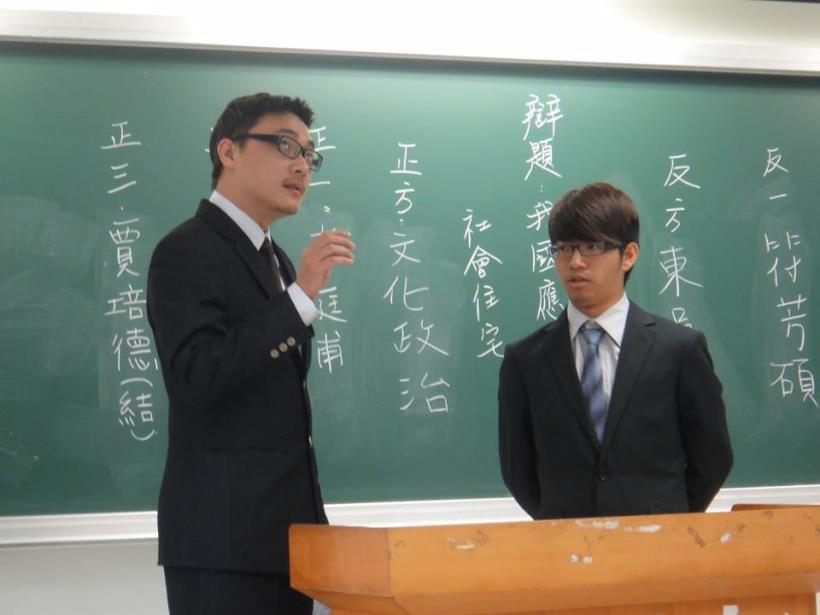 事業成功卻陷入人生低潮,「幫助他人完成夢想」成為生命的目標!三金主持人賈培德的辯論之路!