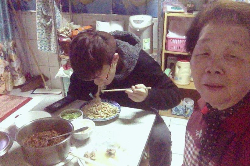 擁有19萬粉絲，連徐佳瑩也愛的全民阿嬤 邢黃滿金，爆紅背後，竟是因 每個人都有過的「洋蔥故事」...