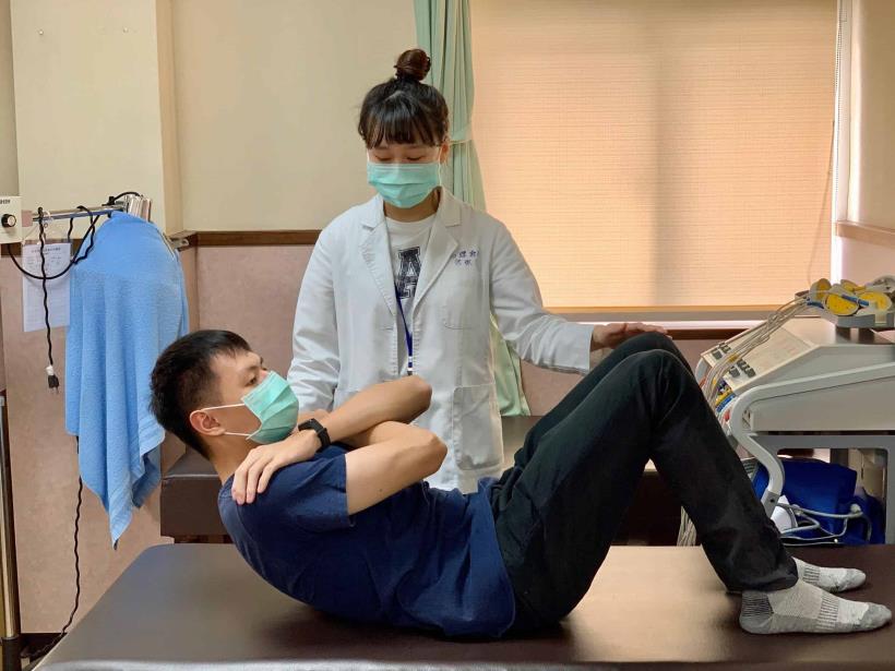 怕染肺炎...不敢去健身房就在家運動吧！物理師分享三招，每次 15 秒，屁股會越來越翹！