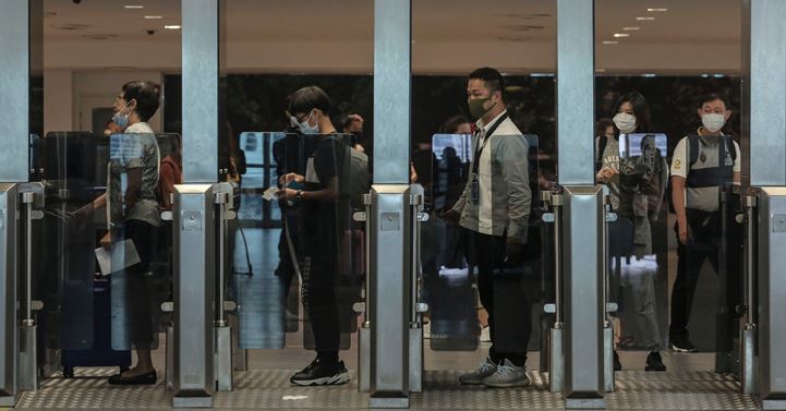 史上最高！​國內單日新增 10 例境外移入　6 人為旅行團群聚感染