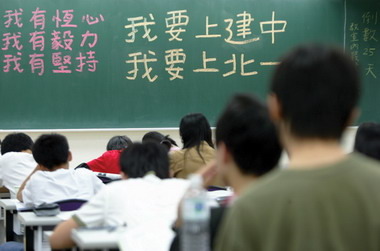 80年次邱宇顥 成績差被當歹囝仔，老師一句話 讓他決定做這..幫助台灣男生，難怪大家都說:有他真好~
