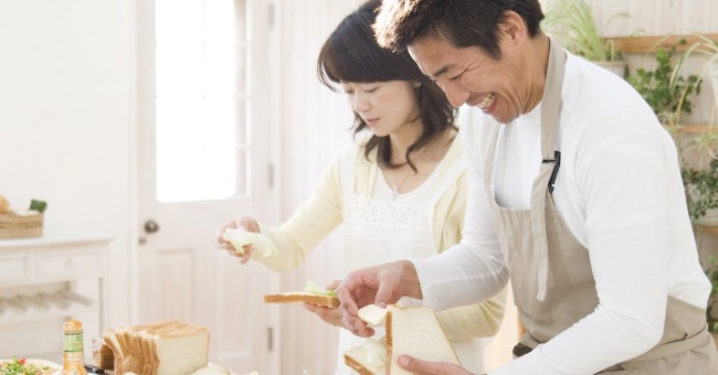 老公做家務 生活更性福！研究證實：丈夫每多分擔一樣家事，婚姻維持率就增加 18 倍！