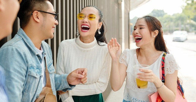 親友總是玩笑開過頭 又愛占便宜... 別再忍了！你得學會回嗆，讓他語塞 才會從此尊重你