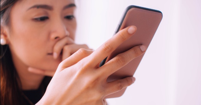 「LINE 有上百個好友，卻沒有人可以說晚安。」成年人的世界裡，我們都活成了一座孤島...