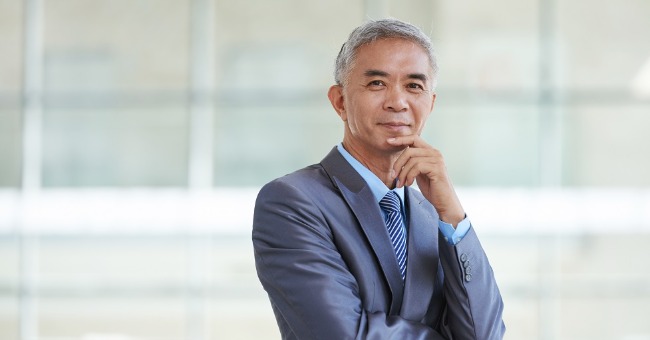 戴勝益：月薪不到 50K 就不要存錢？連張忠謀都同意了，年輕人更應該這麼做！