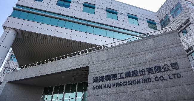 鴻海（2317）目標價上看 200 元！是台灣第二座護國神山？