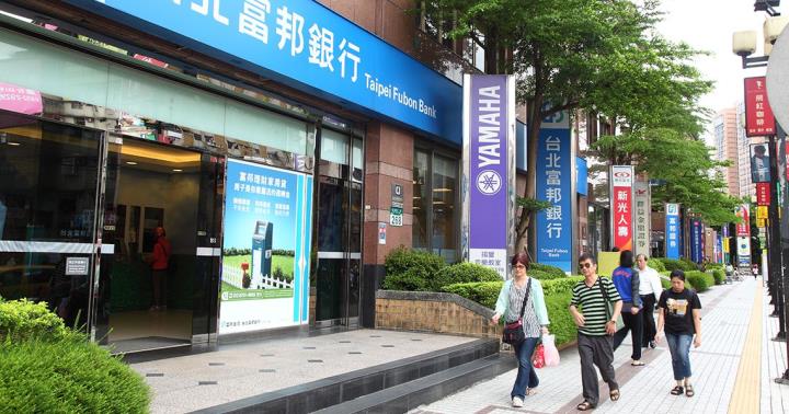 金融股價長期被低估，壽險雙雄帶頭喊漲：3 指標判斷買進 獲利漲幅超過電子股！