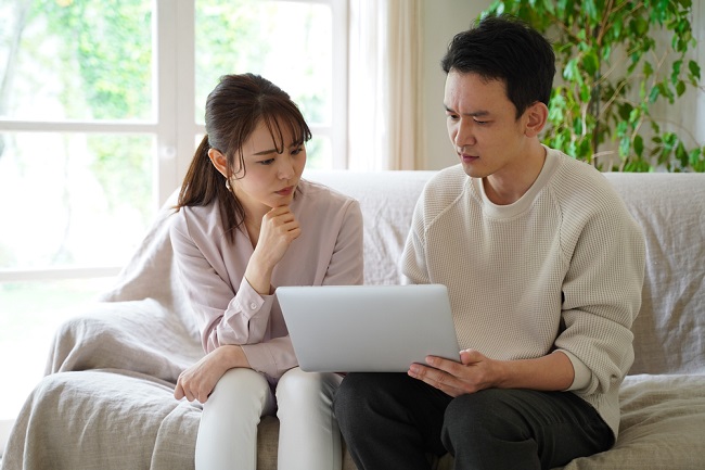 夫妻月入１０萬卻負債？台灣２０％家庭正在「吃老本」！理財專家：１錯誤觀念，會害你陷入「貧性循環」…