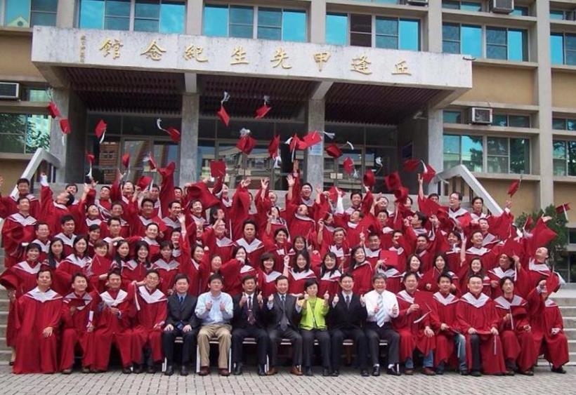 55年次施豐坤 中年轉業，從風光記者變上班族，薪水剩一半..但他決定做「這件事」竟創造千萬營收！強！