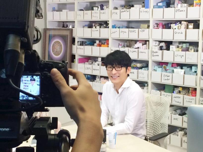 牛爾，建中、醫學院「高材生」，卻一直覺得「很自卑」...甘願做月薪兩萬業務，只為了等「這個機會」！