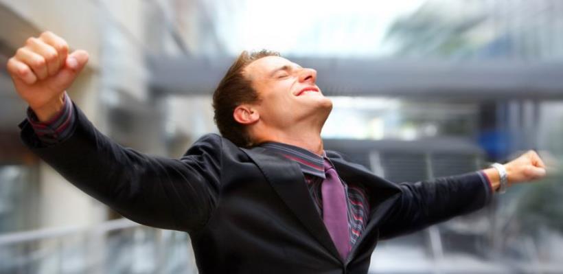 太驚人了！他 成功將 50 萬 滾出 500 萬 ... 35 歲辭去工作，過著財富自由生活！