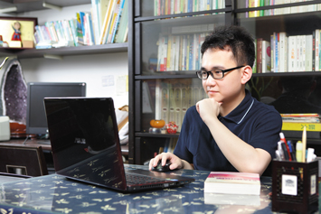 大四生廖學邦靠權證 4 年資金翻 8 倍