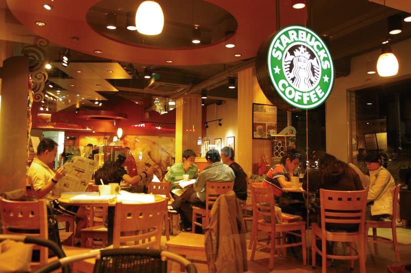 艾蜜莉的美股分析》星巴克(SBUX)EPS穩定上升，ROE多在15％，雖被穆迪調降評等，仍持續看好！