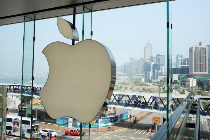 【美股新聞】蘋果 CEO Tim Cook 自提減薪，並在股東投票後確定減薪 40％