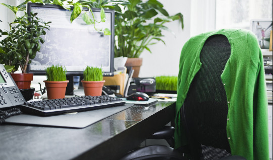 辦公桌上擺放的物品,竟會影響你 能不能加薪!掌握辦公桌布置的「5原則」,讓你提升工作效率、防小人!