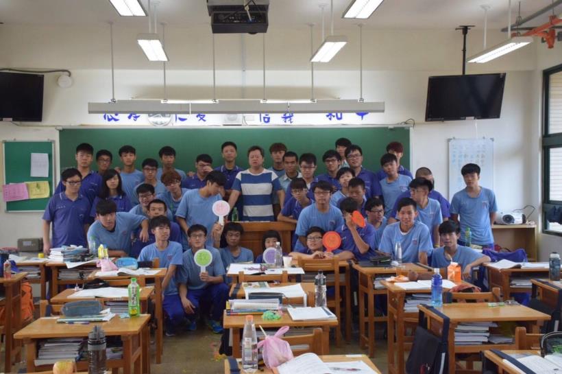 「流浪教師」成為「千萬富翁」!就靠這 1 招...讓不可能變成可能,別再說夢不能實現