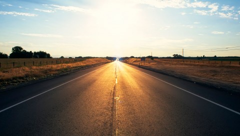 「耍心機」才能升遷？老闆不說的「 5 大職場潛規則」，讓你不用拍馬屁，也能贏得職場好人緣！