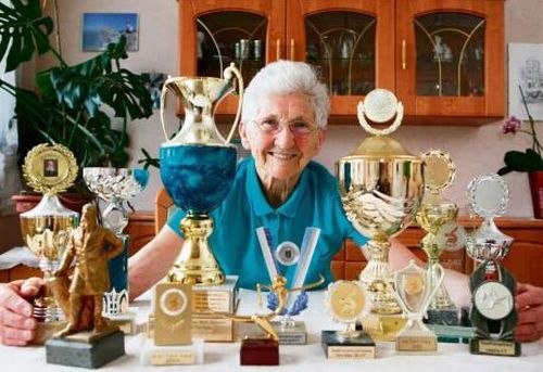 「到死都要運動！」90歲超狂體操阿嬤，用行動告訴你：年齡不是限制，你也可以永保青春！