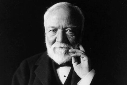 關鍵就在「自嘲」!交際達人不說的 3 秘辛,記下來 ....走到哪都是焦點