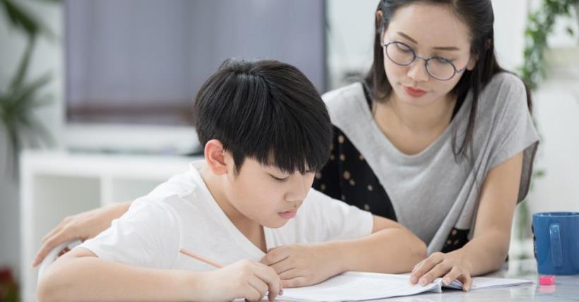 「寫功課」總是釀成親子大戰… 國小教師公開 讓孩子自動自發的秘密！