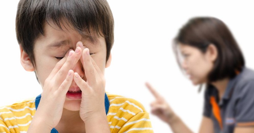 親子對話地雷不要碰！這 5種你認為「沒什麼」的話，對孩子的打擊可長達一輩子…