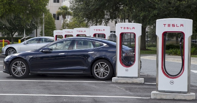 電動車題材點火轉強，大波段漲幅可期！專家２建議 帶你「上車」賺！