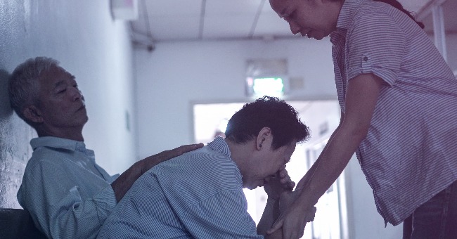 萬一罹癌，恐「年砸百萬」填 5 大錢坑！專家 3 款救命保單，差異一表秒懂！