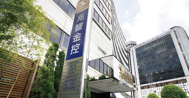大環境景氣熱絡，金融股獲利佳 明年股利可期：（2888）、（2882）穩坐金控獲利前段班！