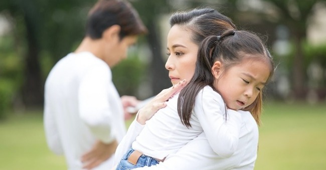 「賺的沒對方多，離婚後 孩子扶養權會判給我嗎？」律師：爭取子女監護權，經濟能力不是首要條件，而是７要點！