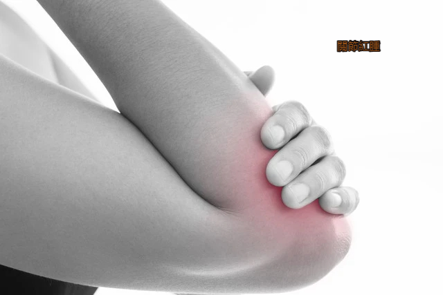 關節疼痛，腫脹，可能是痛風發作，教你4個方式，或能緩解痛疼