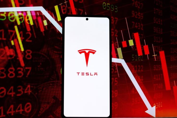 【美股研究報告】特斯拉12月股價血崩36.7％!執行長帶頭賣股，2023年營運還值得期待嗎? 