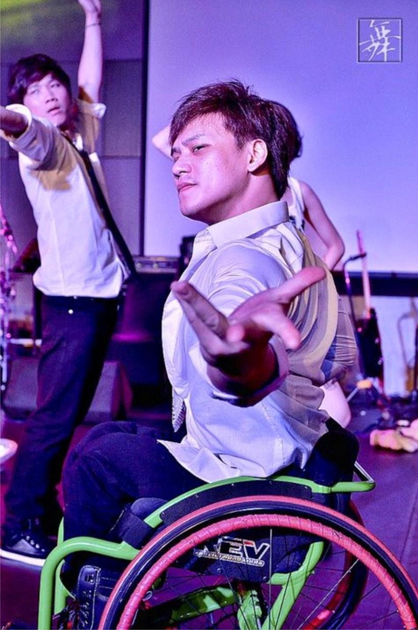 ２歲被宣判，要一輩子坐輪椅！ 70年次的鄭自強，挑戰120分的行動力，登上「中國達人秀」